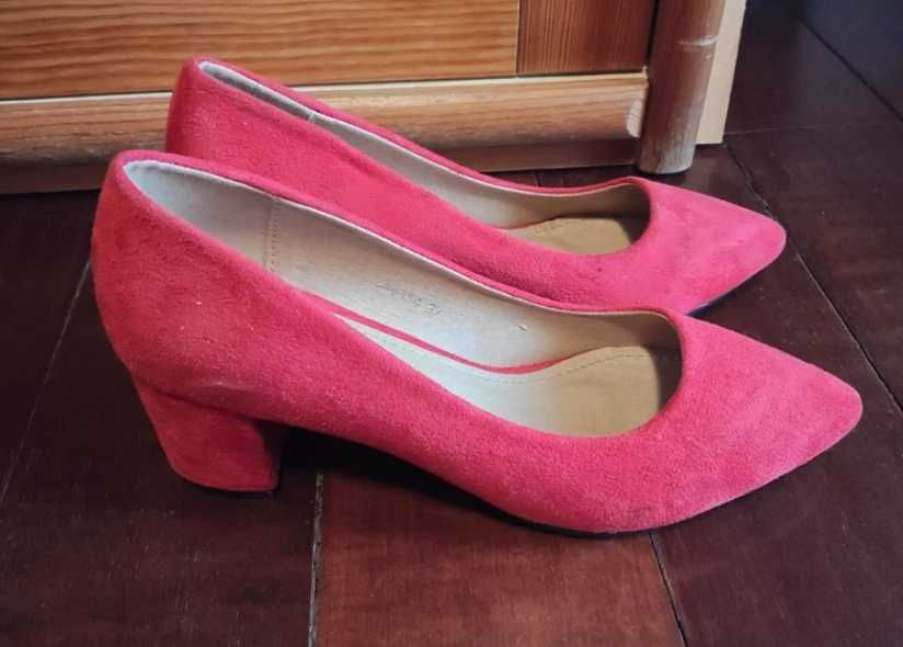 Sapatos vermelhos mulher