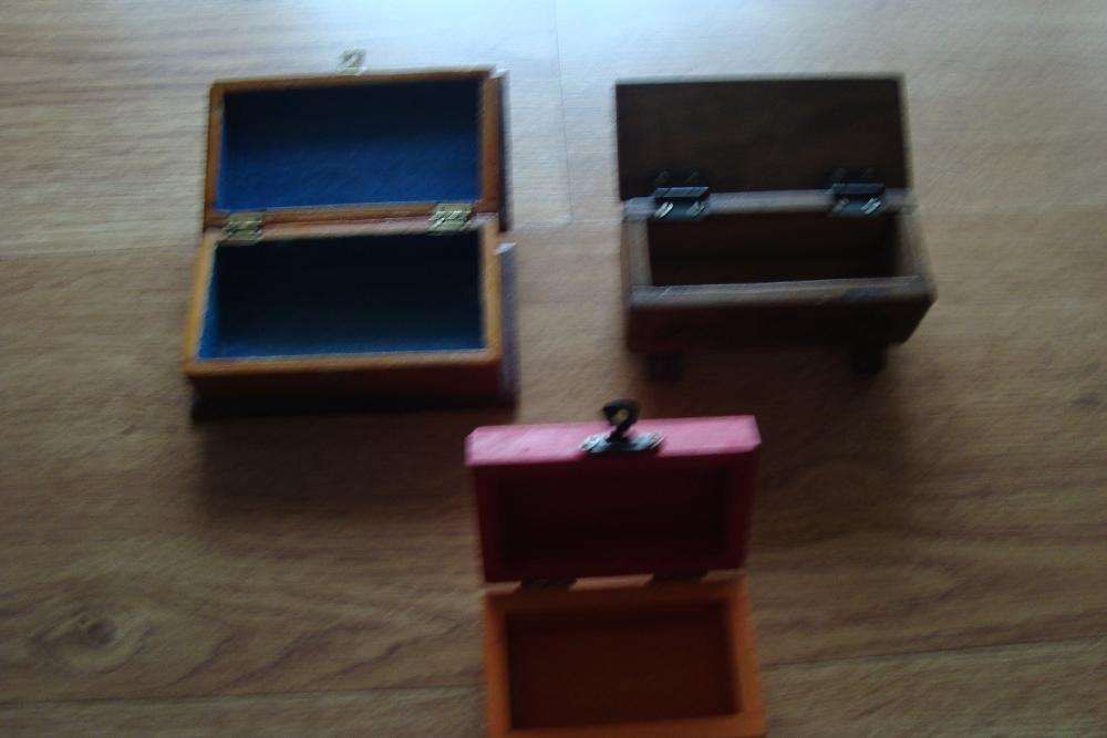3 caixas em madeira