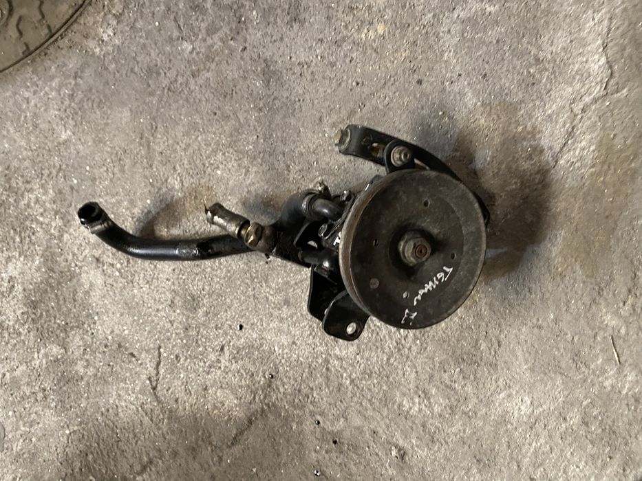 Bomba direcção Nissan terrano 31247049 7F700
