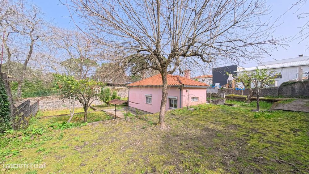 Moradia térrea com jardim, terraço e anexos junto ao Fontelo – Viseu