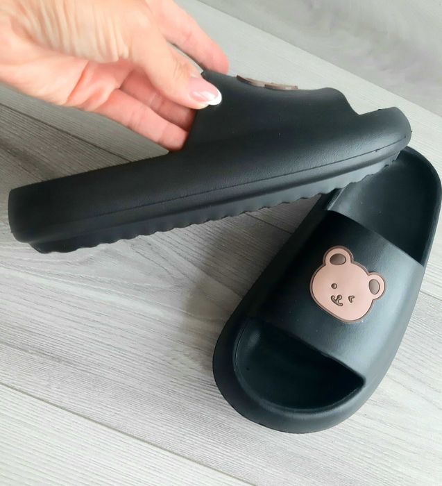 Gumowe klapki z misiem 38/39