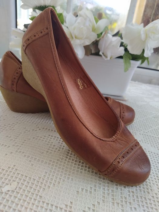 Sapatos em pele - Tamanho 38 - Novos!