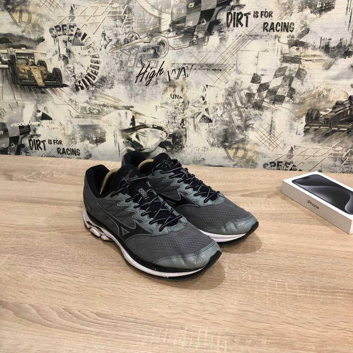 Кросівки чоловічі Mizuno Wave Rider - 43 розмір