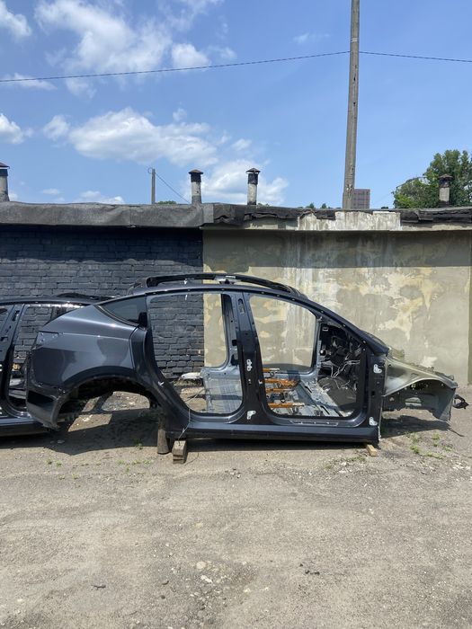Розпил, ріжемо Tesla Model Y, є PN01, білий, червоний. перед четв-120