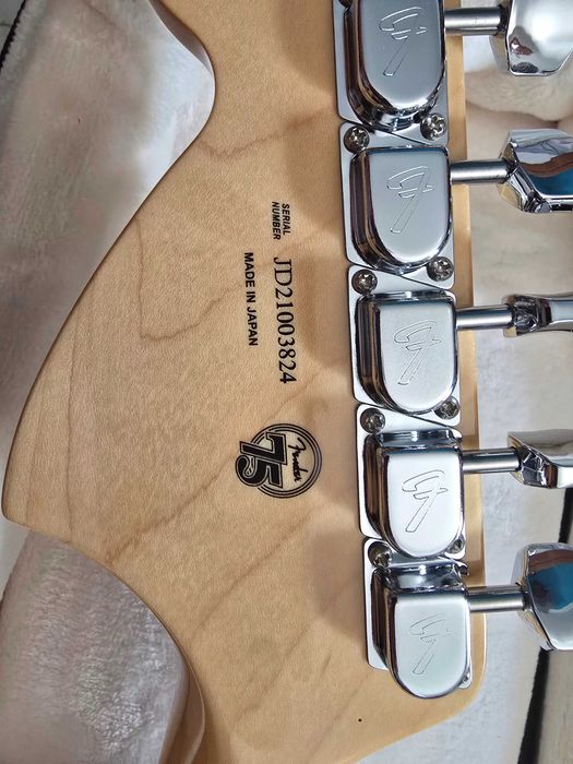 Fender Limited Edition MIJ 70s Telecaster Deluxe com Trêmolo – 3 Tone Sunburst
