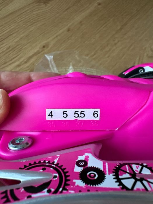 Нові роліки для дівчинки