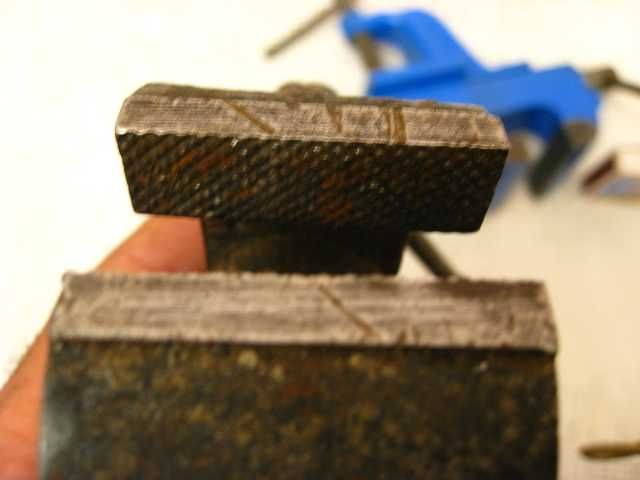 маленькие тиски (губки 40-50 мм)