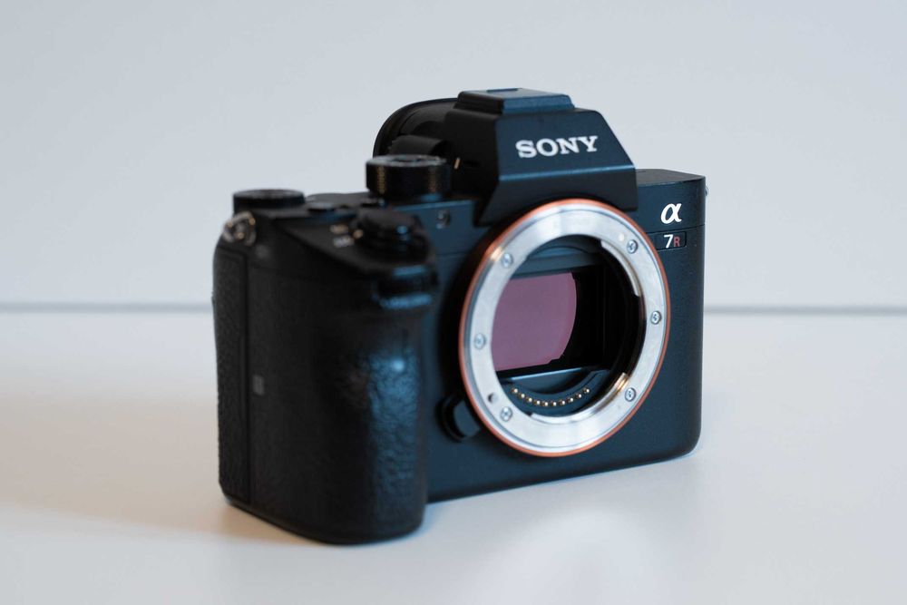 SONY A7R III | Câmara Fotográfica Full Frame 42.4MP + GRIP + SMALLRIG
