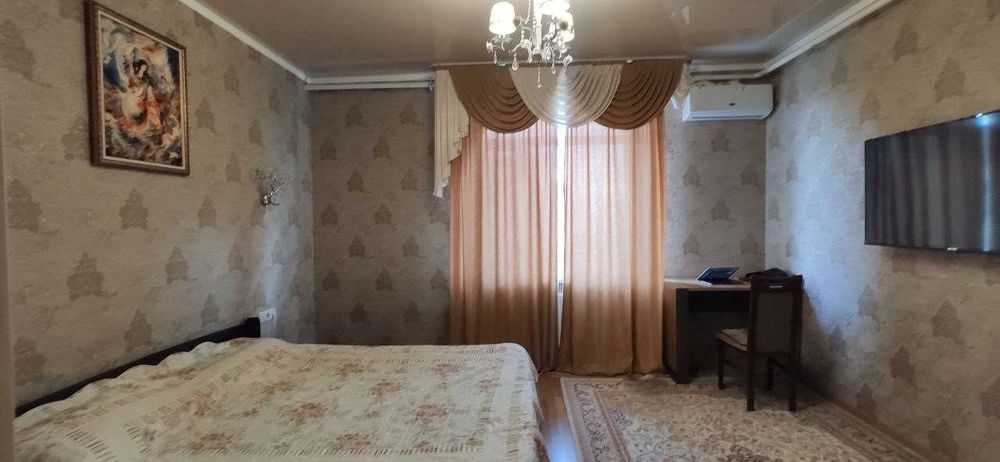Продам будинок в Лісках з меблями та технікою на ділянці 9 соток