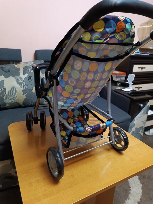 Візочок для ляльк.