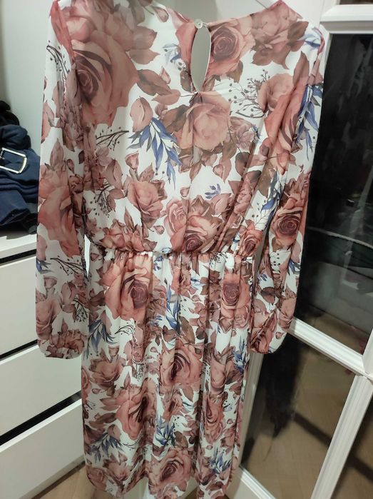 Sukienka w jesienne  róże