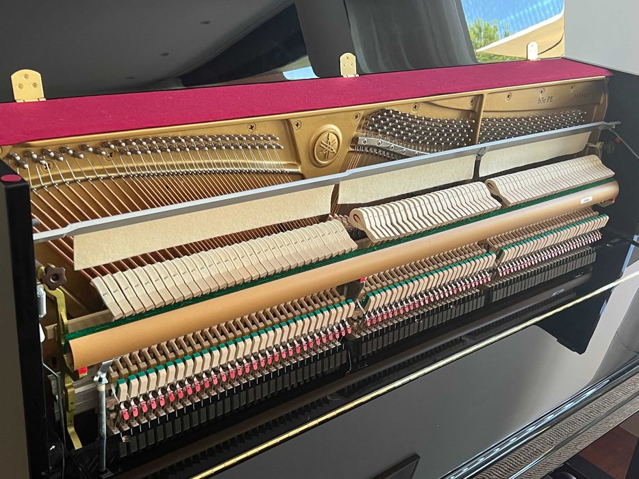 Piano Vertical Yamaha B3 PE Preto Polido – Como Novo, Sem Uso – Transporte Incluído
