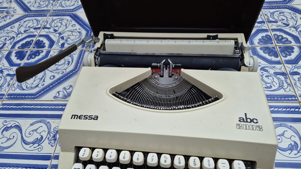 Máquina de escrever Messa