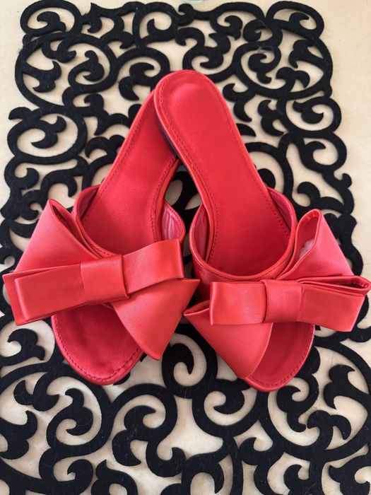 Piękne klapki z kokardami 38