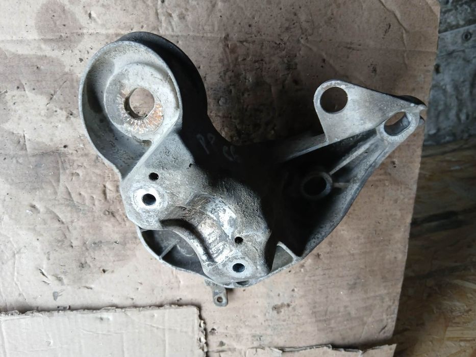 Łapa silnika prawa A6 C6 3.0 TDI