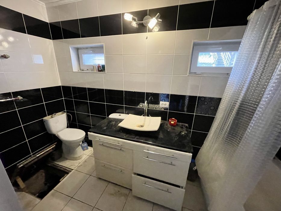 Продам двоповерховий будинок в Центрі!