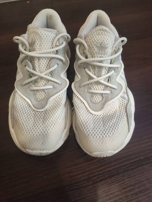 Продам летние кроссовки Adidas