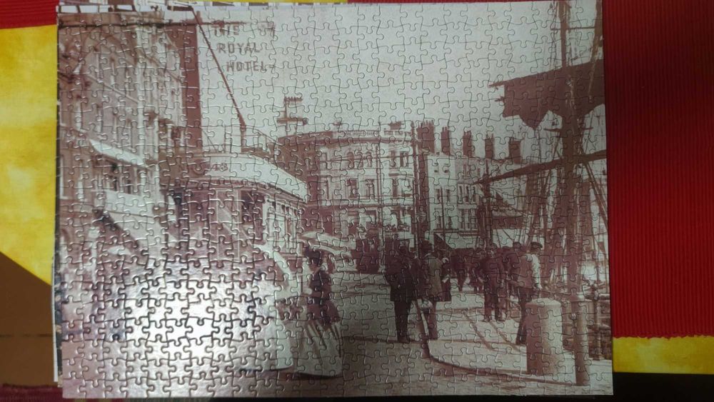 Пазлы собранные, склеенные продам.