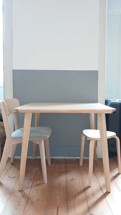 MESA - Conjunto mesa e cadeira de madeira