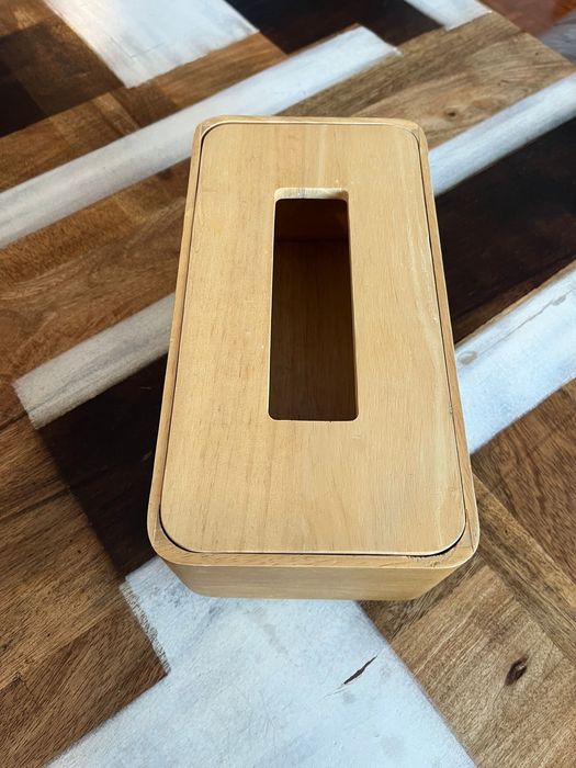 Caixa porta-lenços em madeira