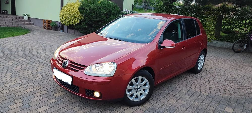Volkswagen Golf PIĘKNY bezwypadkowy -oryginal MAŁY PRZEBIEG-SUPER STAN 1.6   MPI  NAVI