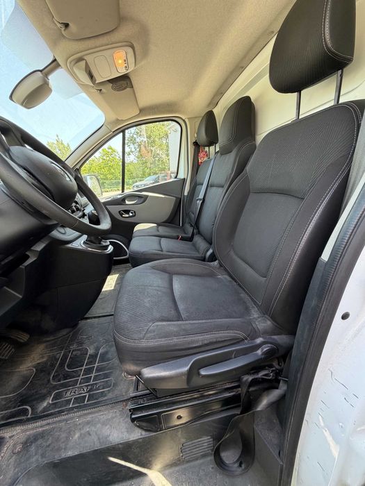 samochód dostawczy Renault Trafic