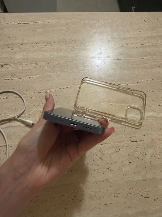 Iphone 14 niebieski