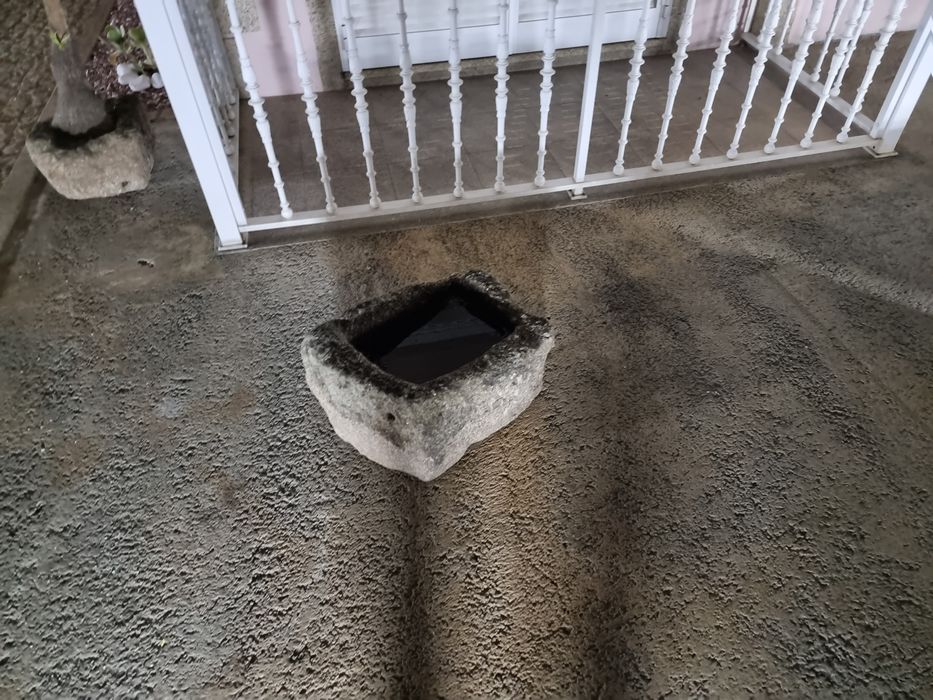 Pias em Pedra Antigas
