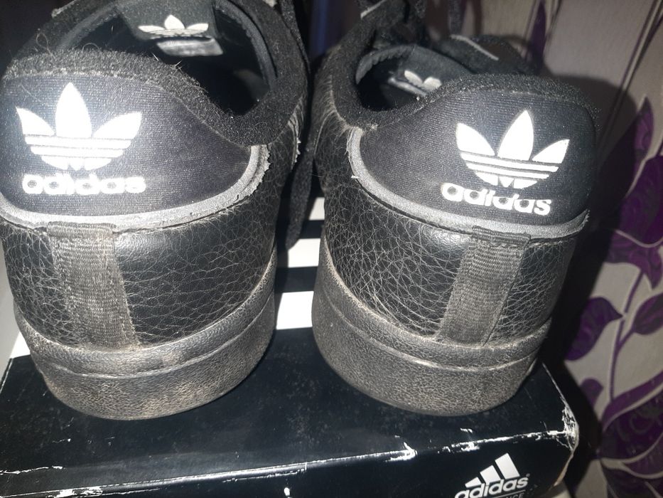 Шкіряні adidas кросівки