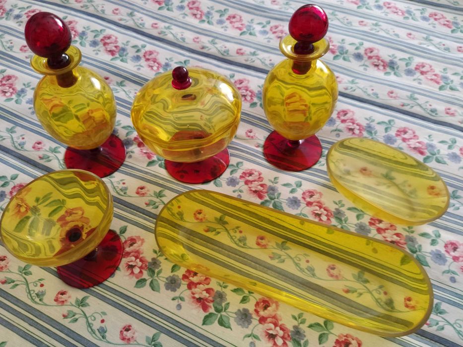 Conjunto 6 peças em cristal amarelo e vermelho muito antigo