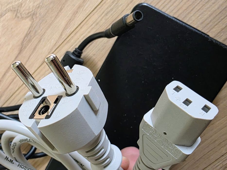 Zasilacz Dell GA240PE1-00 240W 19.5V 12.3A 7.4
