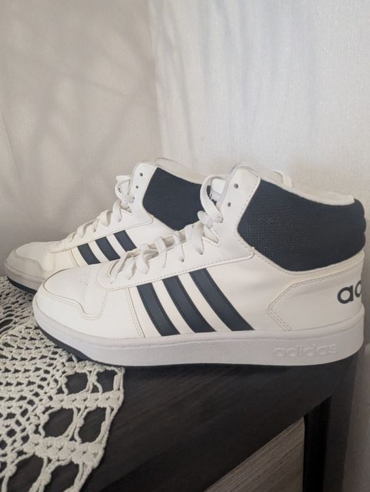 Чоловічі кросівки Adidas Hoops 3.0 Mid .