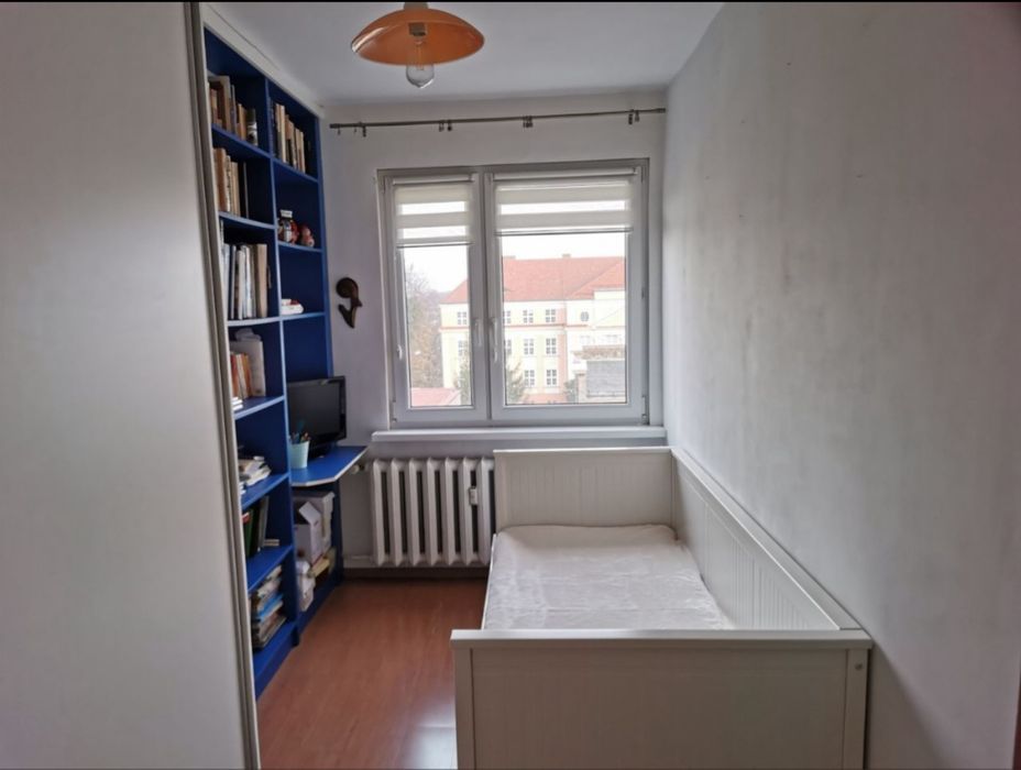 Sprzedam jasne i ustawne mieszkanie 2-pokojowe (45,5 m²) z balkonem w ścisłym centrum miasta!
