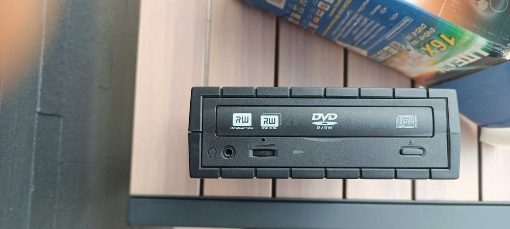 Wyśmienita nagrywarka przenośna Liteon DVD+R Double Layer