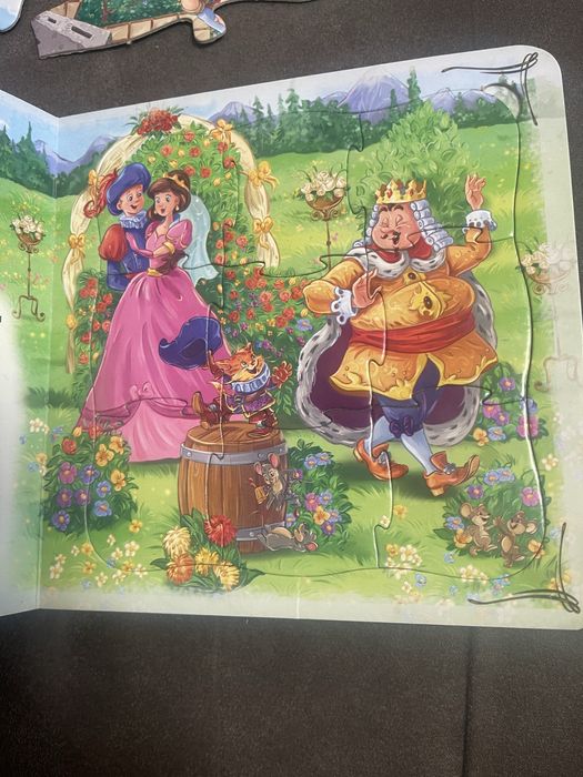 Продам книгу -пазли(5 пазлів у книзі)