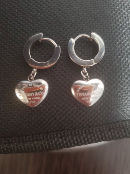 Продам новые золотые серьги проба золота 750