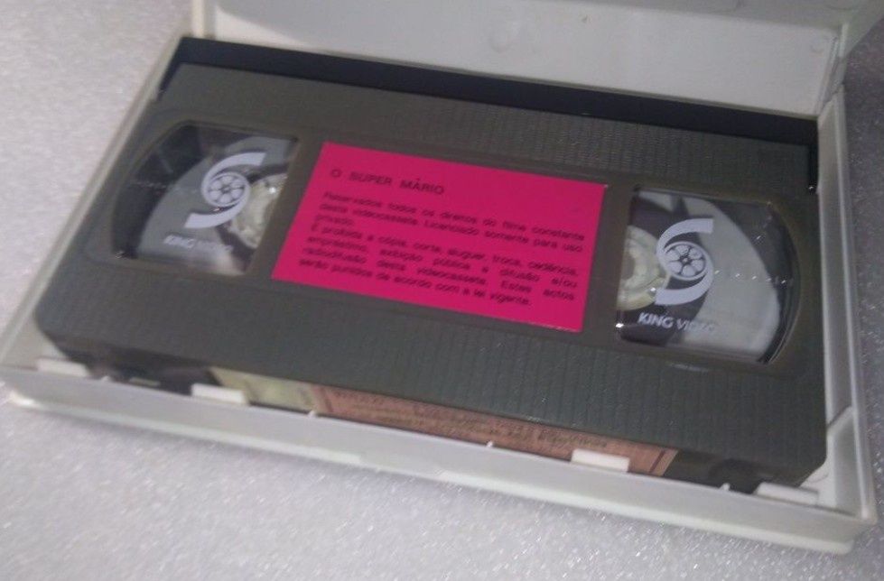 Antiga cassete VHS Super Mário - Raro
idioma em português / brasileiro.