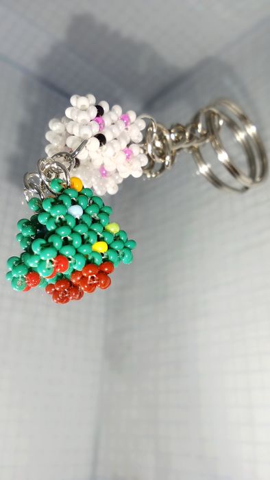 Брелок ручної роботи — "ялинка-зайчик."