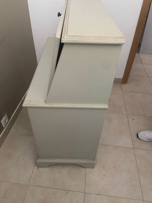 Escrivaninha para levantar
