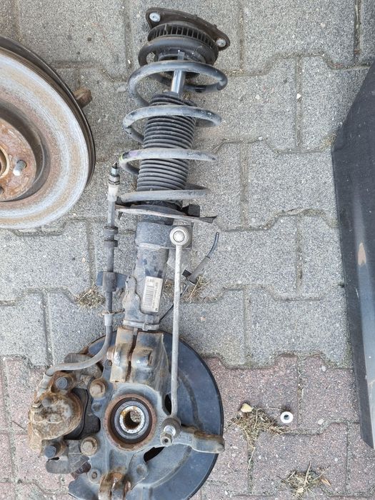 Mcperson amortyzator sprężyna prawy przód ford focus mk3 15 Eb