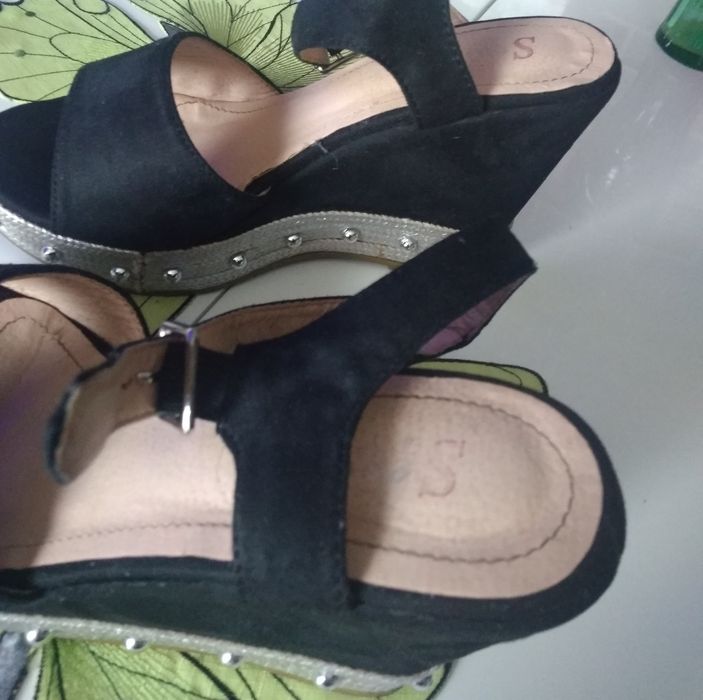 Eleganckie buty letnie sandały na koturnie 39