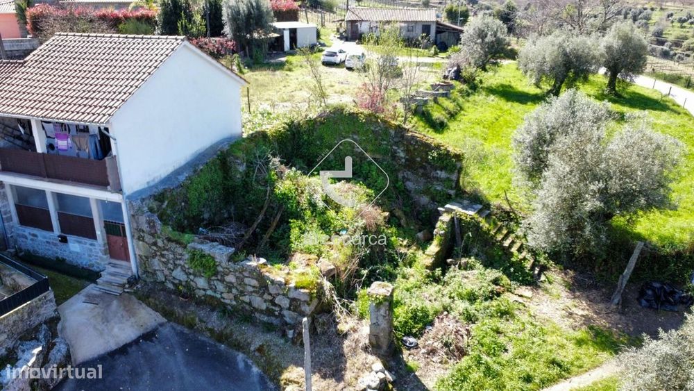 Vende-se Ruína com potencial para restauro em Gondufe - Ponte de Lima