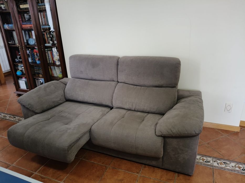 Sofá 3 lugares extensível tecido cinzento