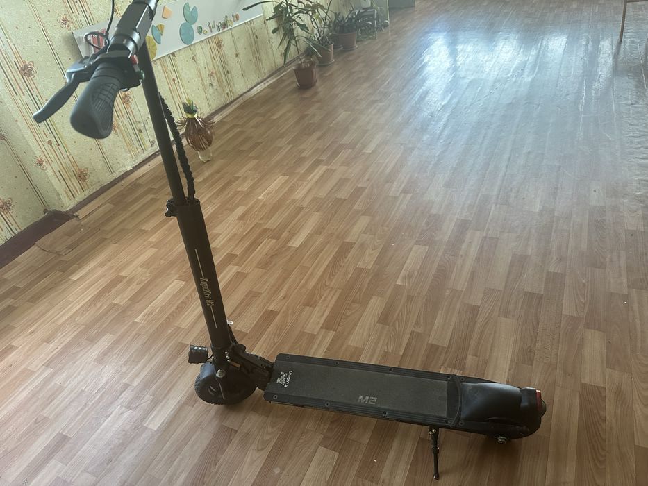 Едектросамокат з сидінням  KugoKirin  M2 / 500 W
