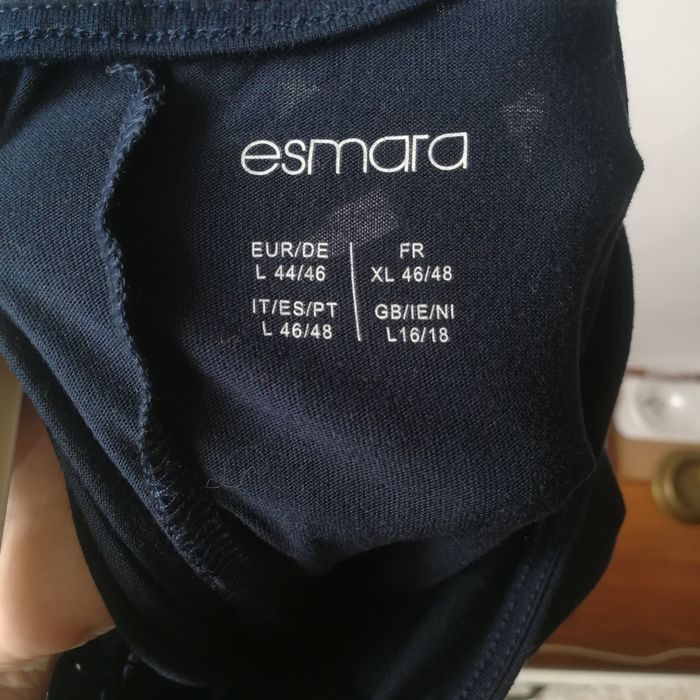 Długa granatowa sukienka maxi Plus Size z wycięciem