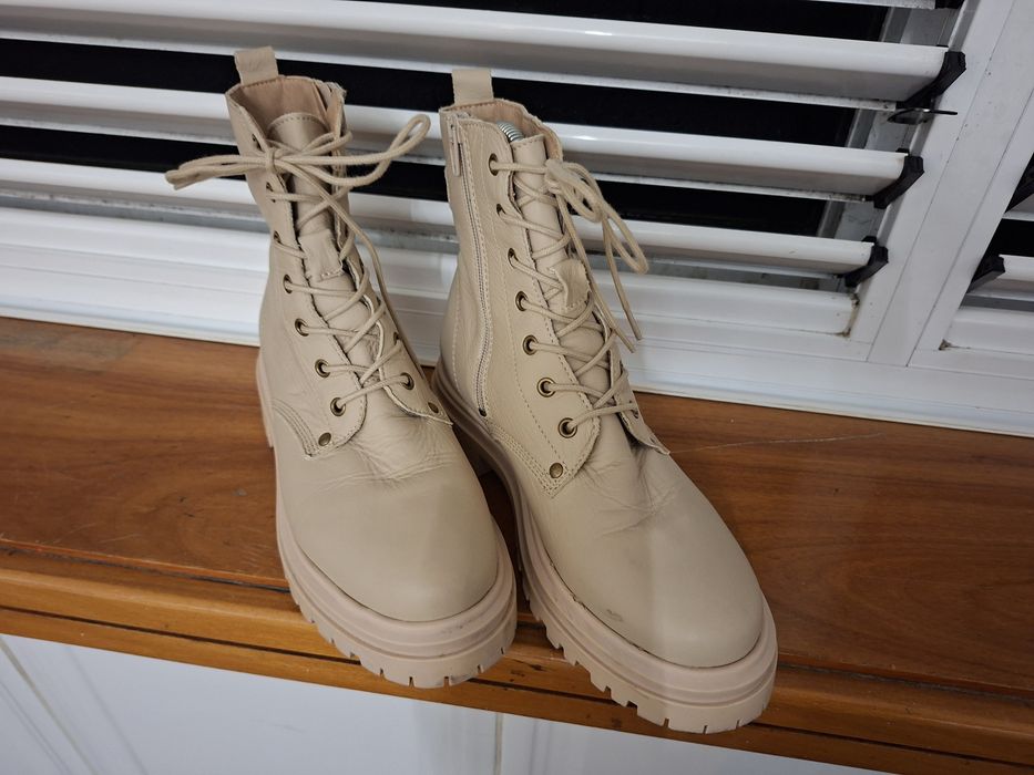 Botas bege nr. 38