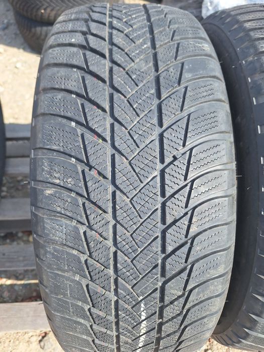 Opony zimowe Bridgestone Blizzak LM 001. 225 55 r18 102V