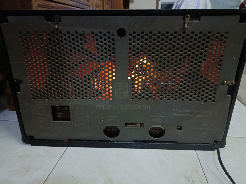Radio a válvulas Philips Júpiter 54