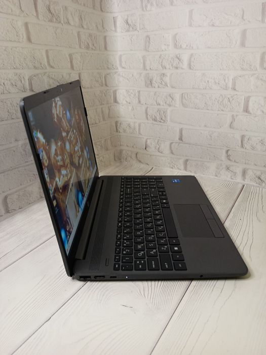 Ноутбук HP 250R G9 I5-1335U 10 ядер є коробка