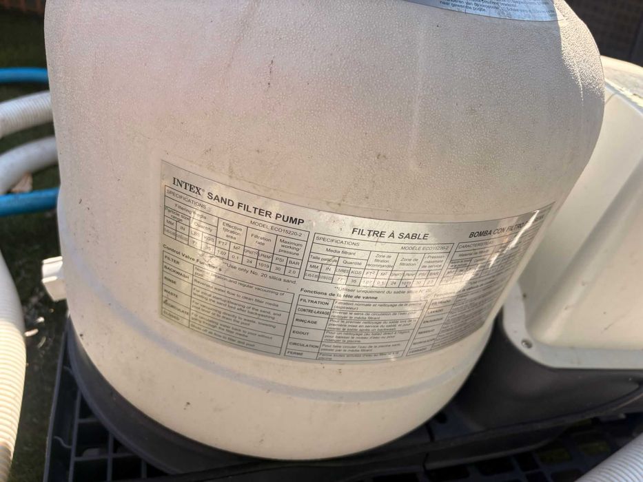Piscina Intex Retangular  de grandes dimensões  com bomba de areia e água  salgada